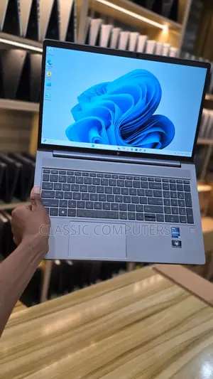 Laptop HP ZBook Firefly G9 32GB Intel Core i7 SSD 1T