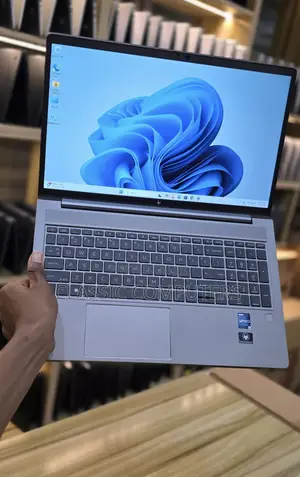 Laptop HP ZBook Firefly G9 32GB Intel Core i7 SSD 1T