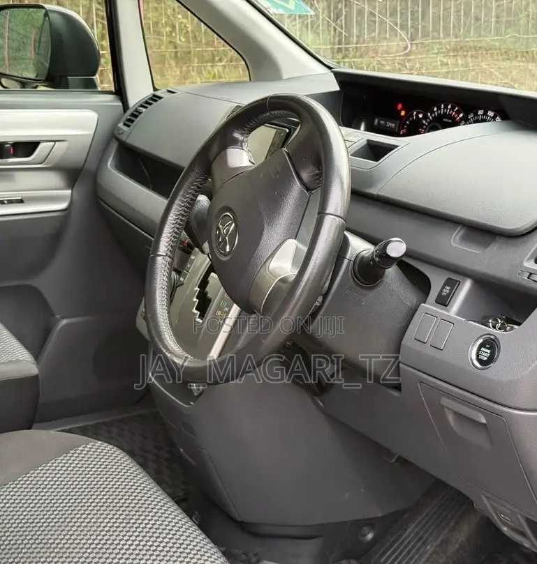 Toyota Noah 2009 Black