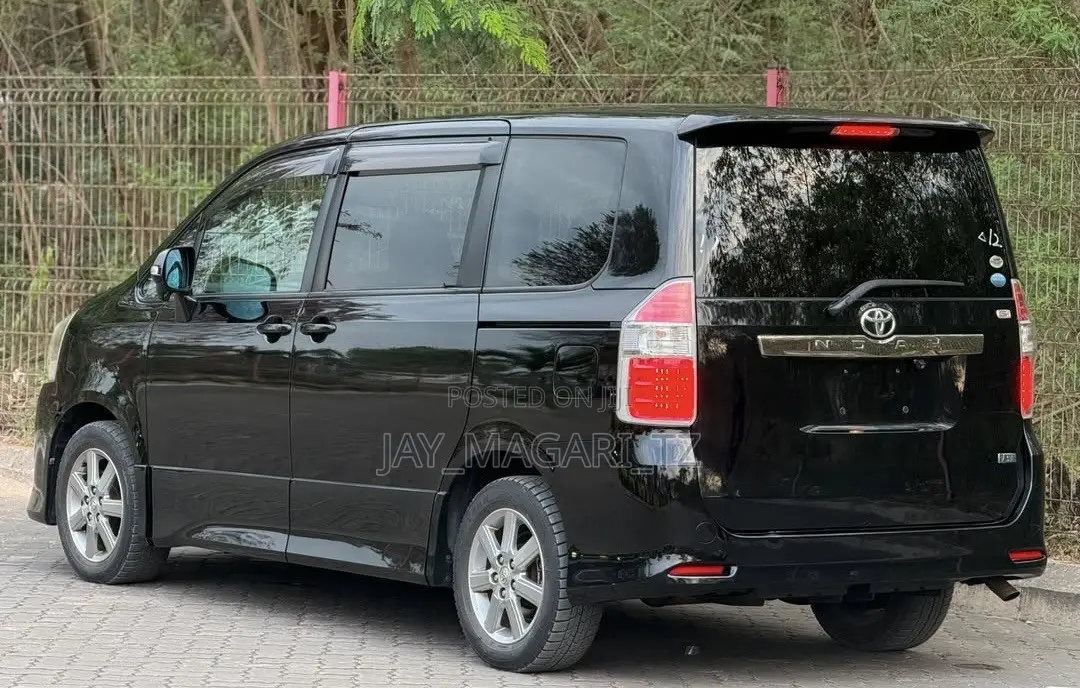 Toyota Noah 2009 Black