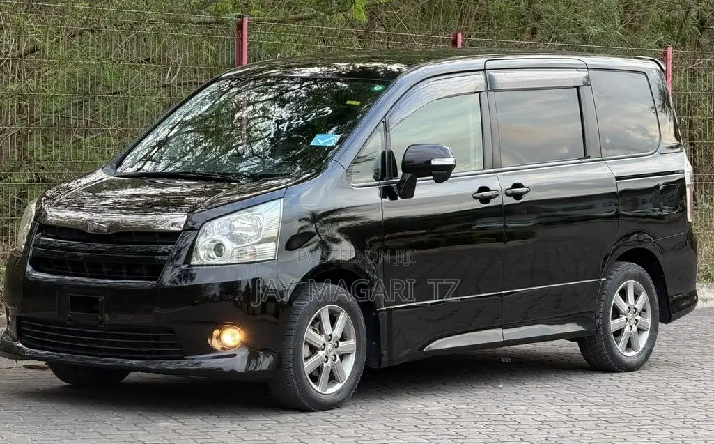 Toyota Noah 2009 Black
