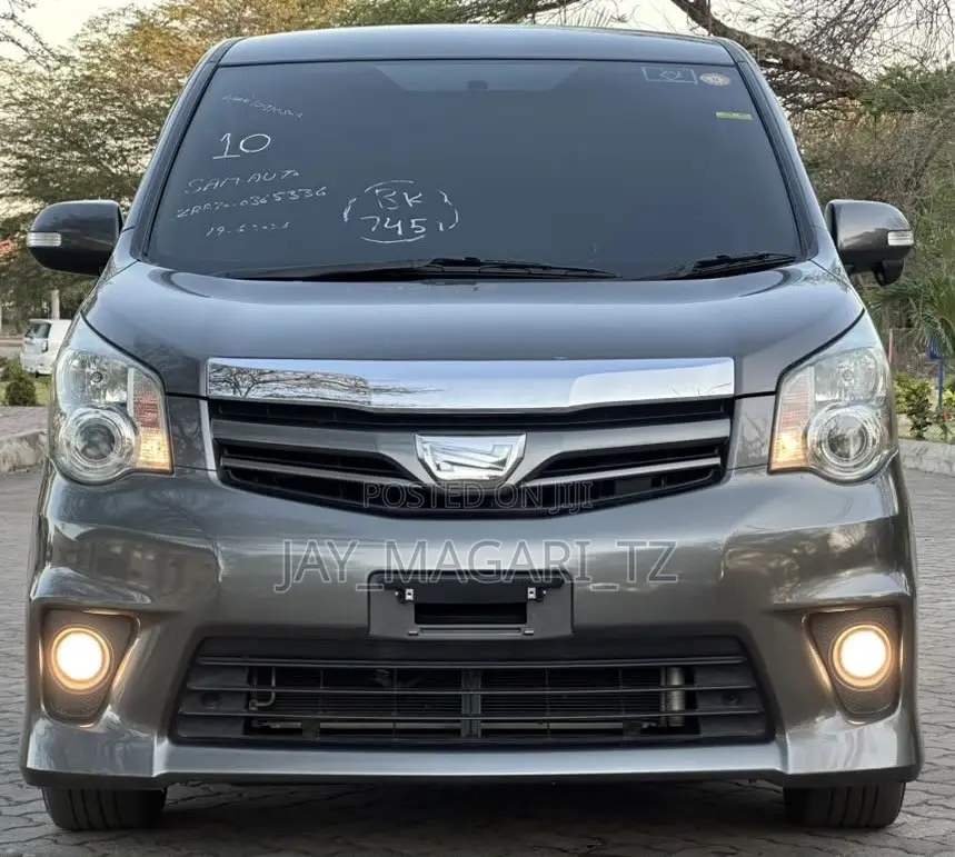 Toyota Noah 2011 Gray