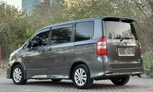 Toyota Noah 2011 Gray
