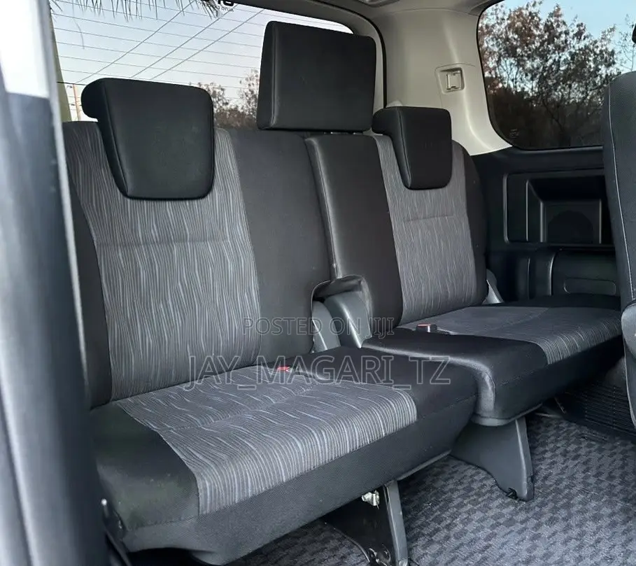 Toyota Noah 2011 Gray