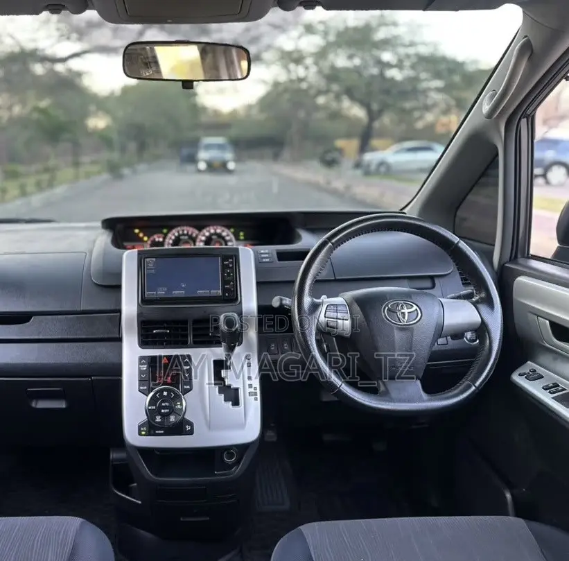Toyota Noah 2011 Gray
