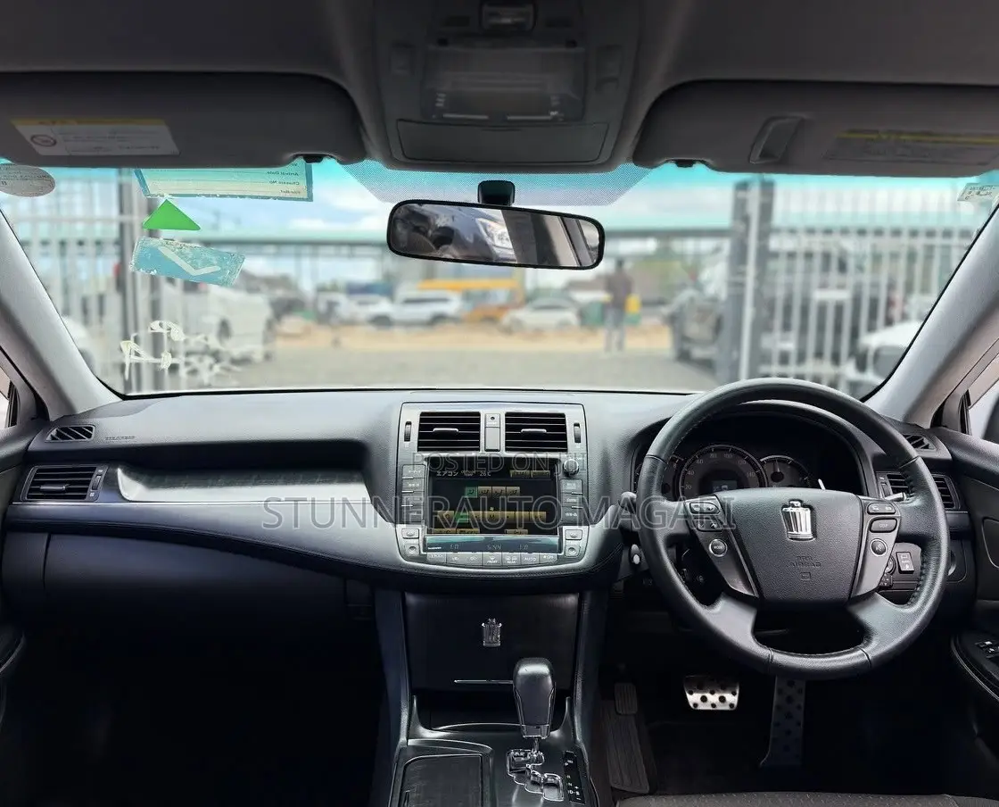 Toyota Crown 2009 White