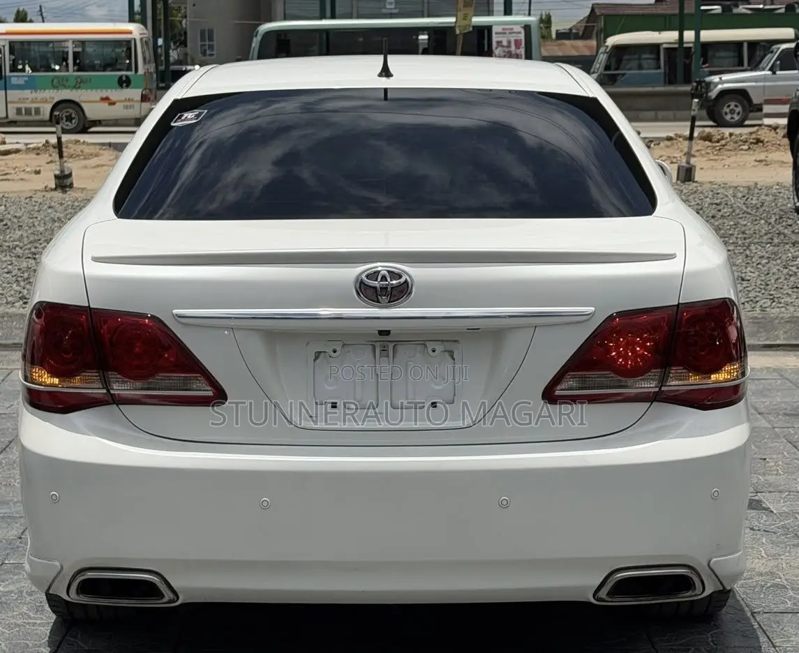 Toyota Crown 2009 White