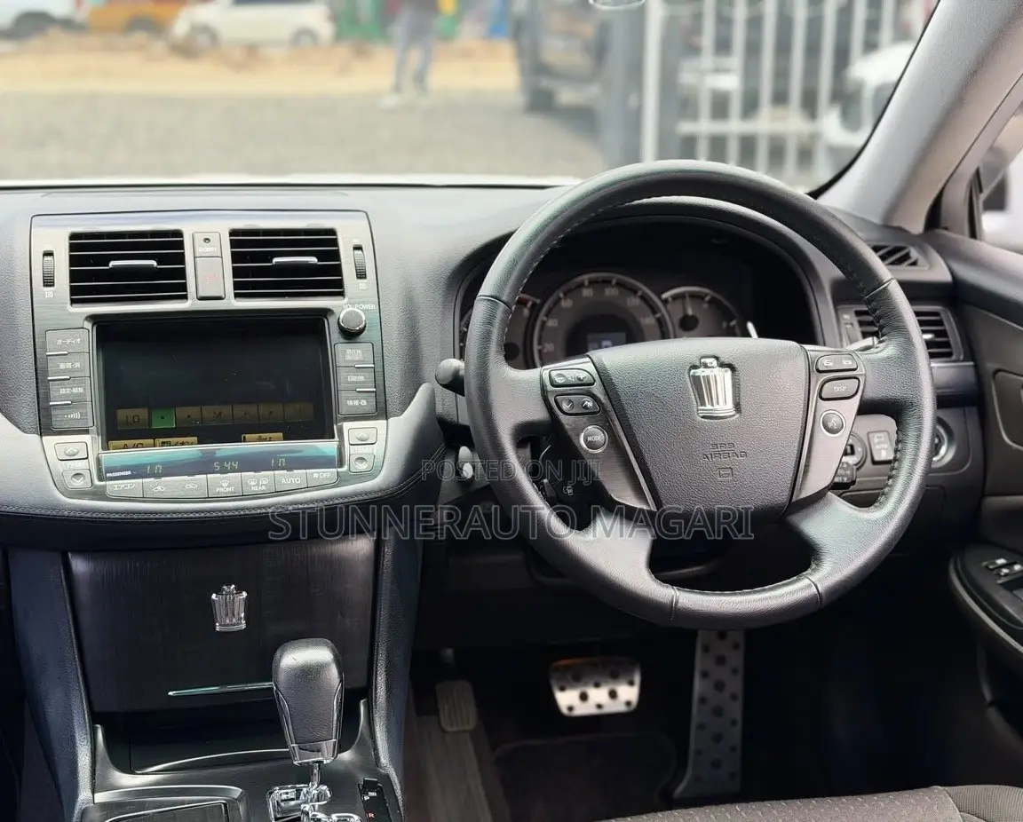 Toyota Crown 2009 White