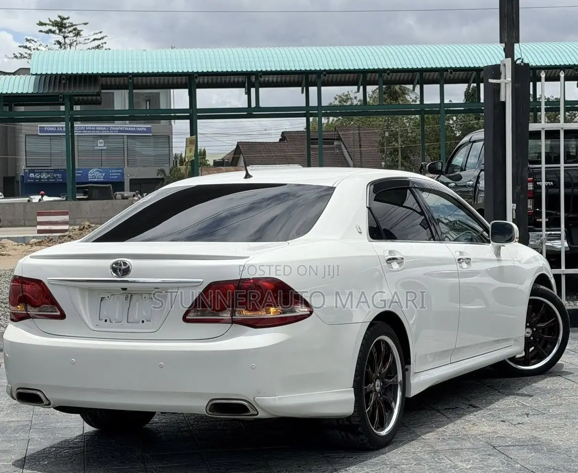 Toyota Crown 2009 White