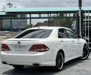 Toyota Crown 2009 White