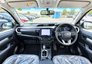 New Toyota Hilux 2025 Gray