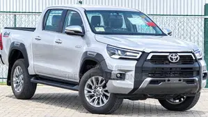 New Toyota Hilux 2025 Ivory