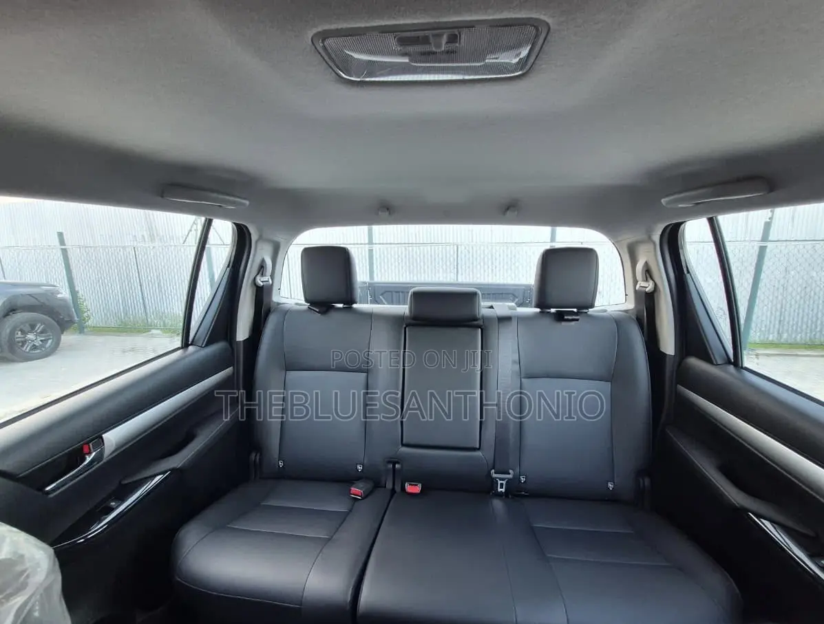 New Toyota Hilux 2025 Ivory