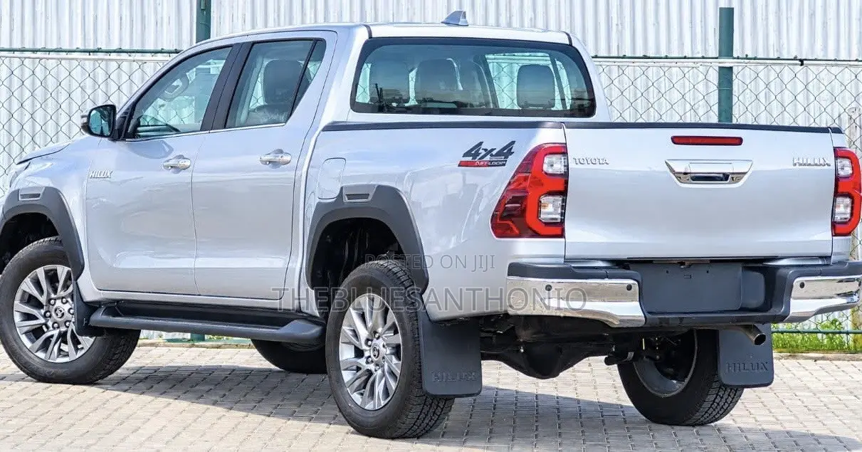 New Toyota Hilux 2025 Ivory