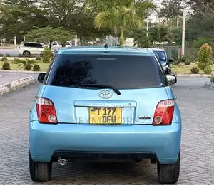 Toyota IST 2004 Blue