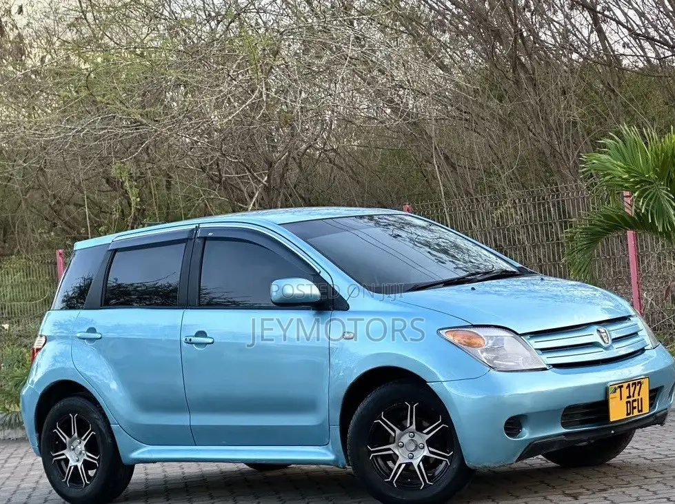 Toyota IST 2004 Blue