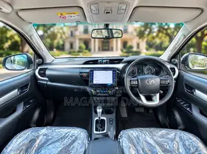 New Toyota Hilux 2025 Gray