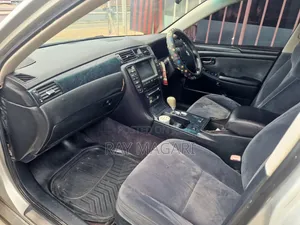 Toyota Crown 2006 Silver