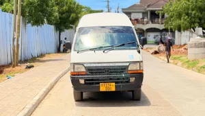 Toyota HiAce 2000 White