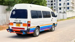 Toyota HiAce 2000 White