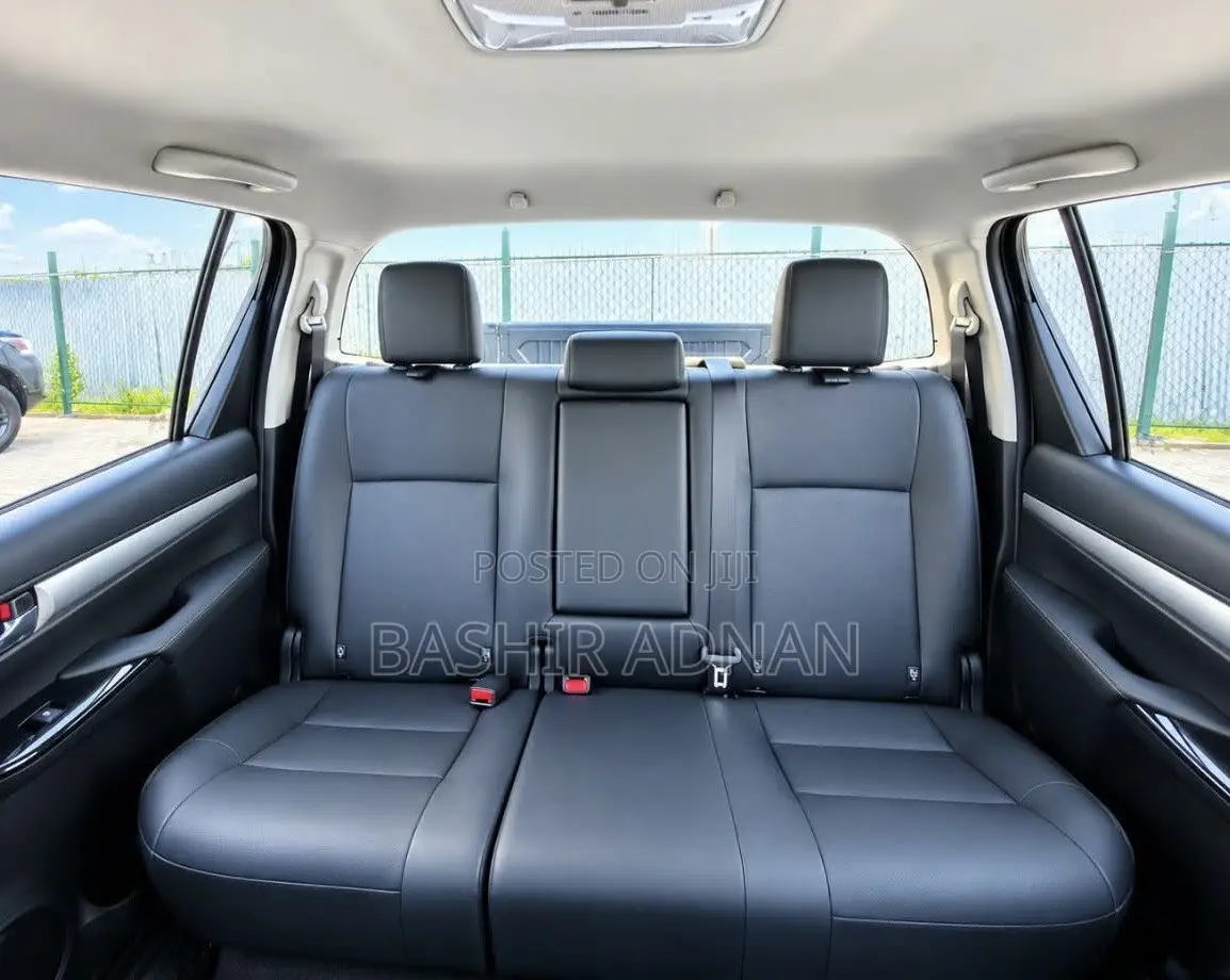 New Toyota Hilux 2025 Gray