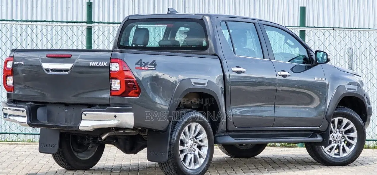 New Toyota Hilux 2025 Gray