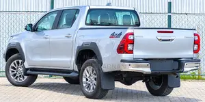 New Toyota Hilux 2025 Silver