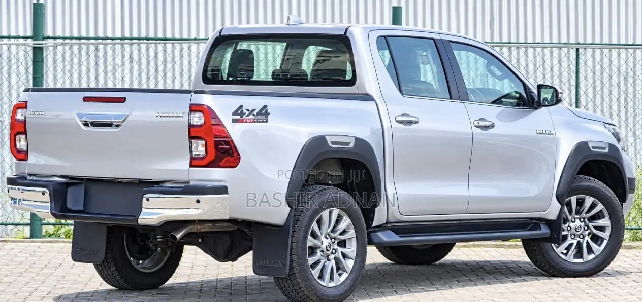 New Toyota Hilux 2025 Silver