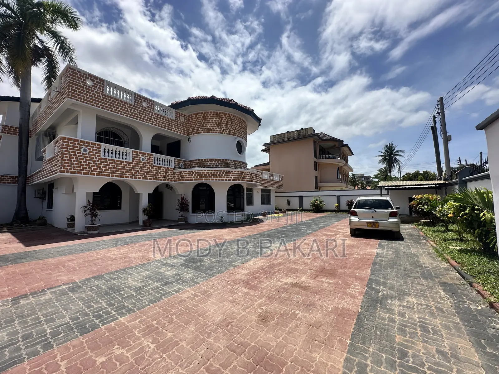 8bdrm House in Mikocheni for sale