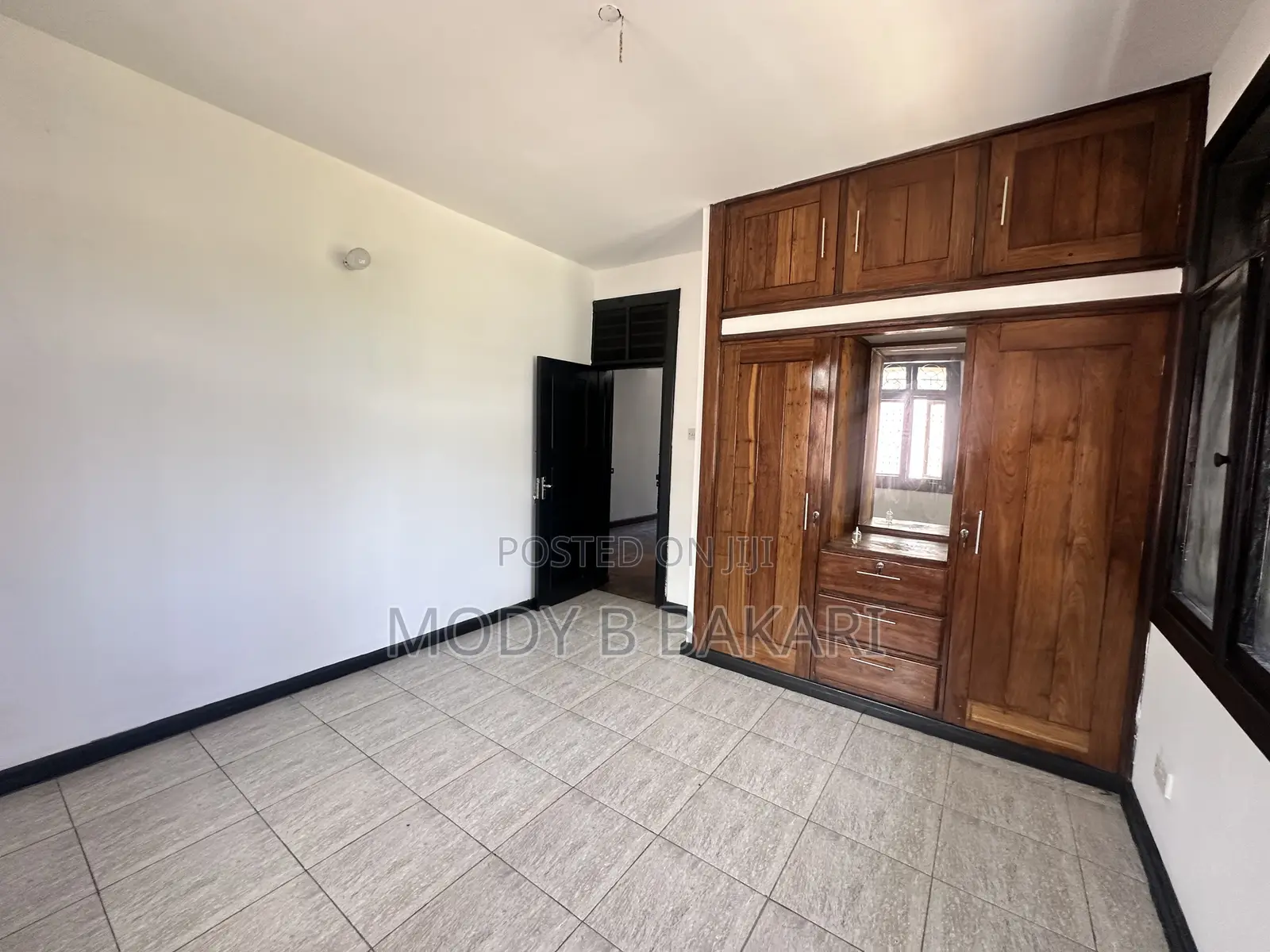 8bdrm House in Mikocheni for sale