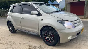 Toyota IST 2004 Silver