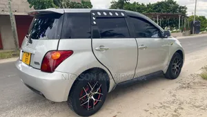 Toyota IST 2004 Silver