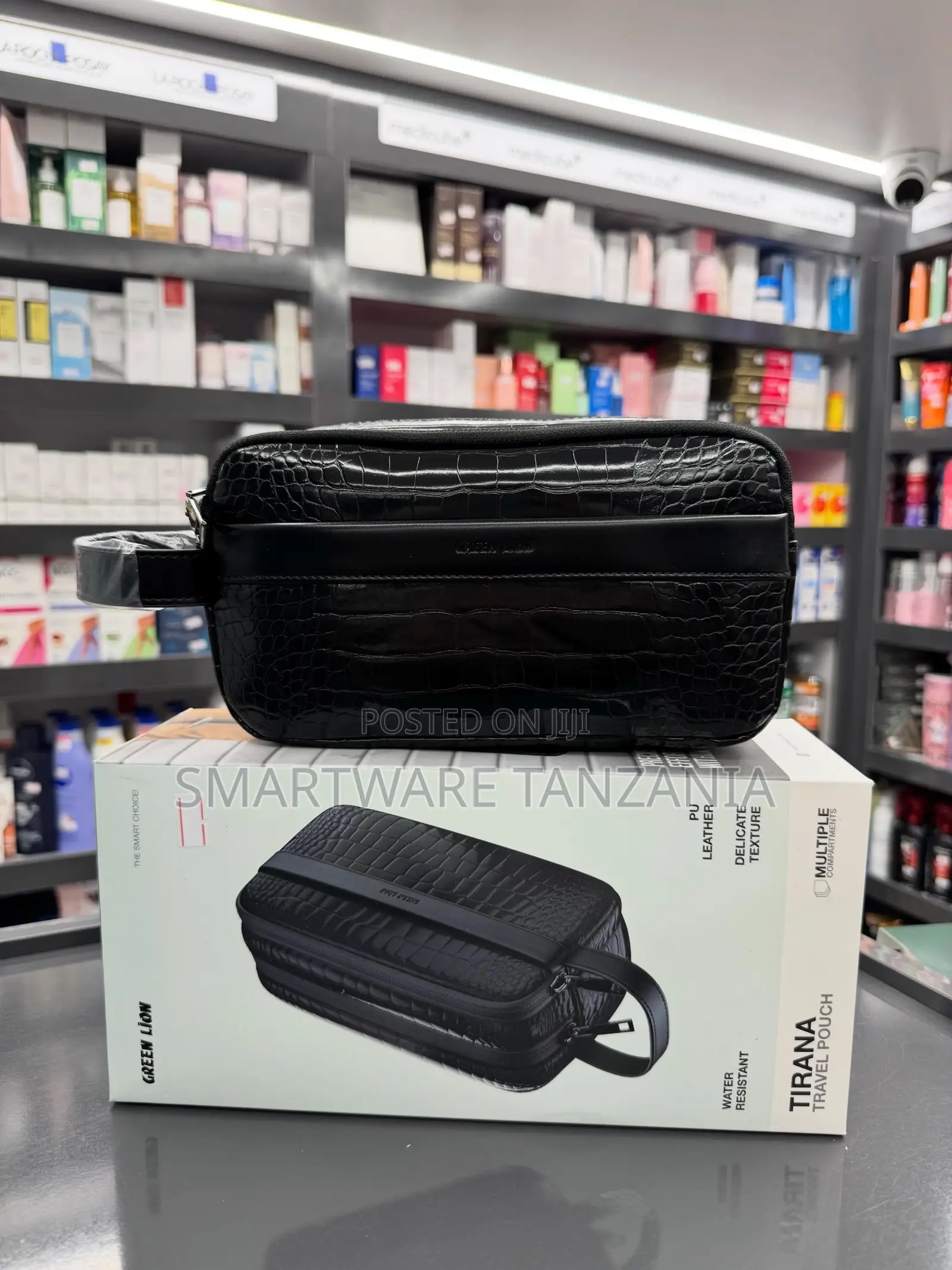 Green Lion Tirana Travel Pouch PU Leather Water Resistant, Black Color