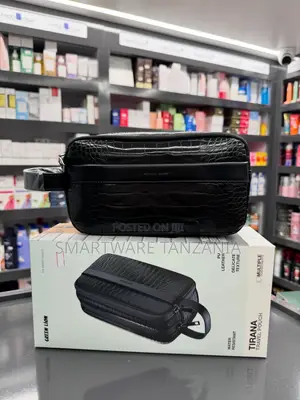 Green Lion Tirana Travel Pouch PU Leather Water Resistant, Black Color