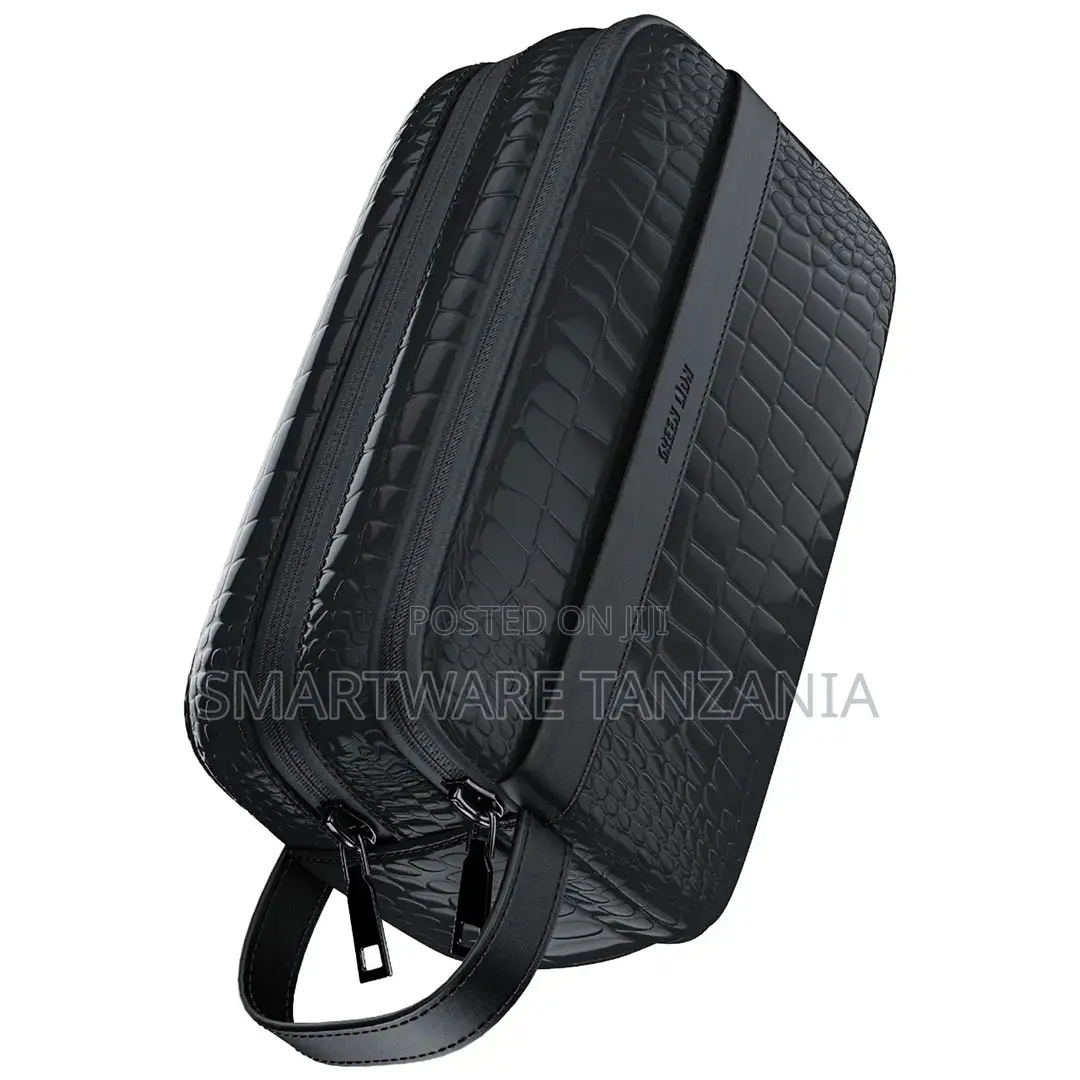 Green Lion Tirana Travel Pouch PU Leather Water Resistant, Black Color