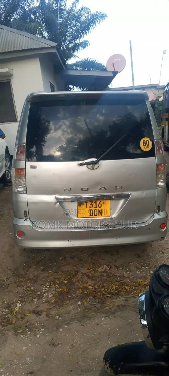 Toyota Noah 2008 Silver