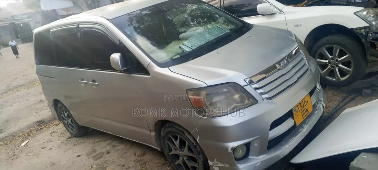 Toyota Noah 2008 Silver