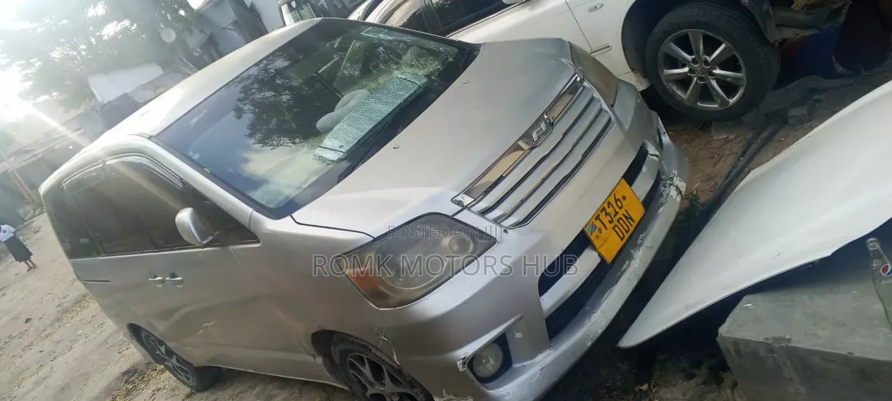 Toyota Noah 2008 Silver