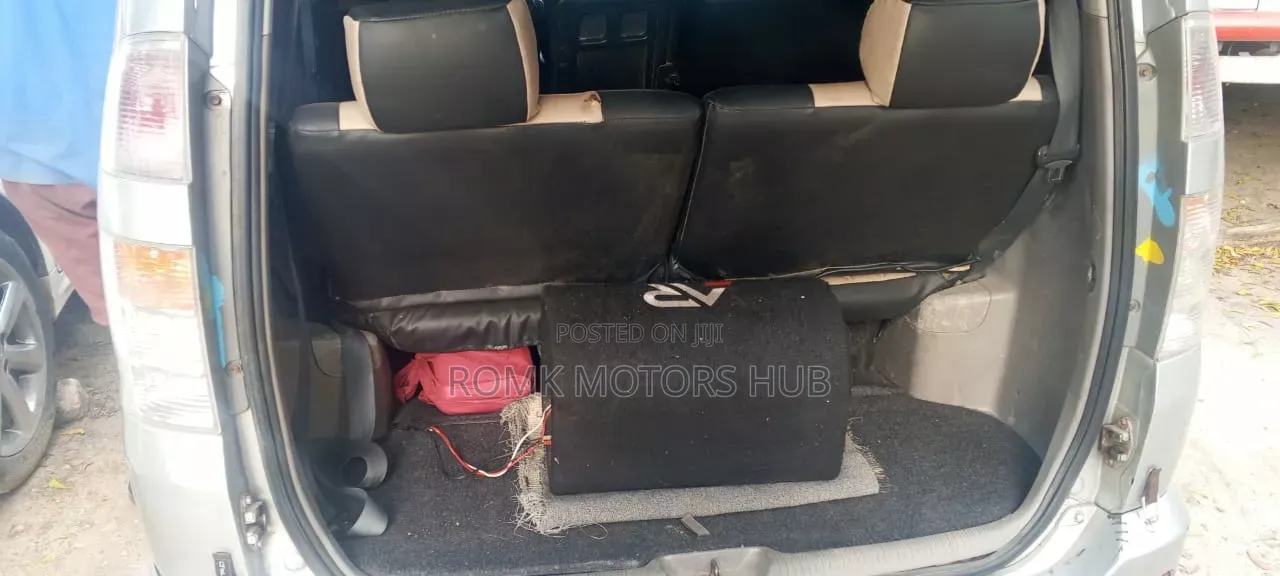 Toyota Noah 2008 Silver