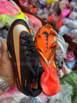 AIR ZOOM Soccer Boots(under 18) ( Size 35,36,37,38)