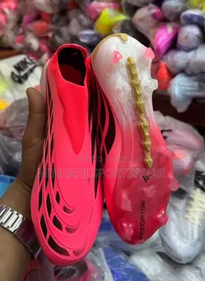 AIR ZOOM Soccer Boots(under 18) ( Size 35,36,37,38)