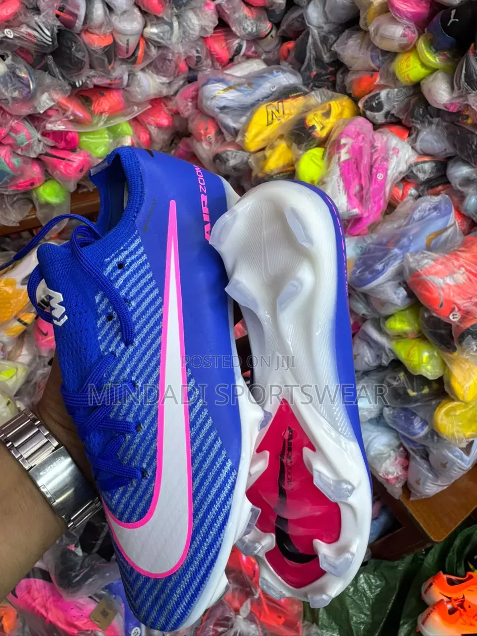 AIR ZOOM Soccer Boots(under 18) ( Size 35,36,37,38)