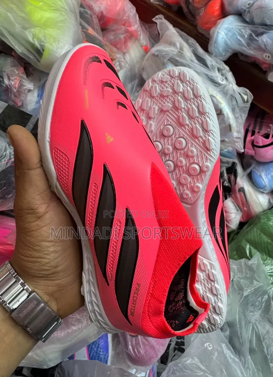 AIR ZOOM Soccer Boots(under 18) ( Size 35,36,37,38)