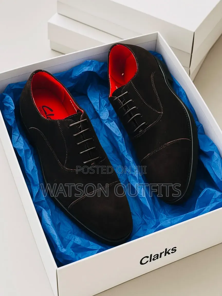 Men's Leather Shoes in Black Clarks Design