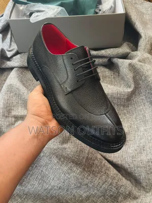 Men's Leather Shoes in Black Clarks Design