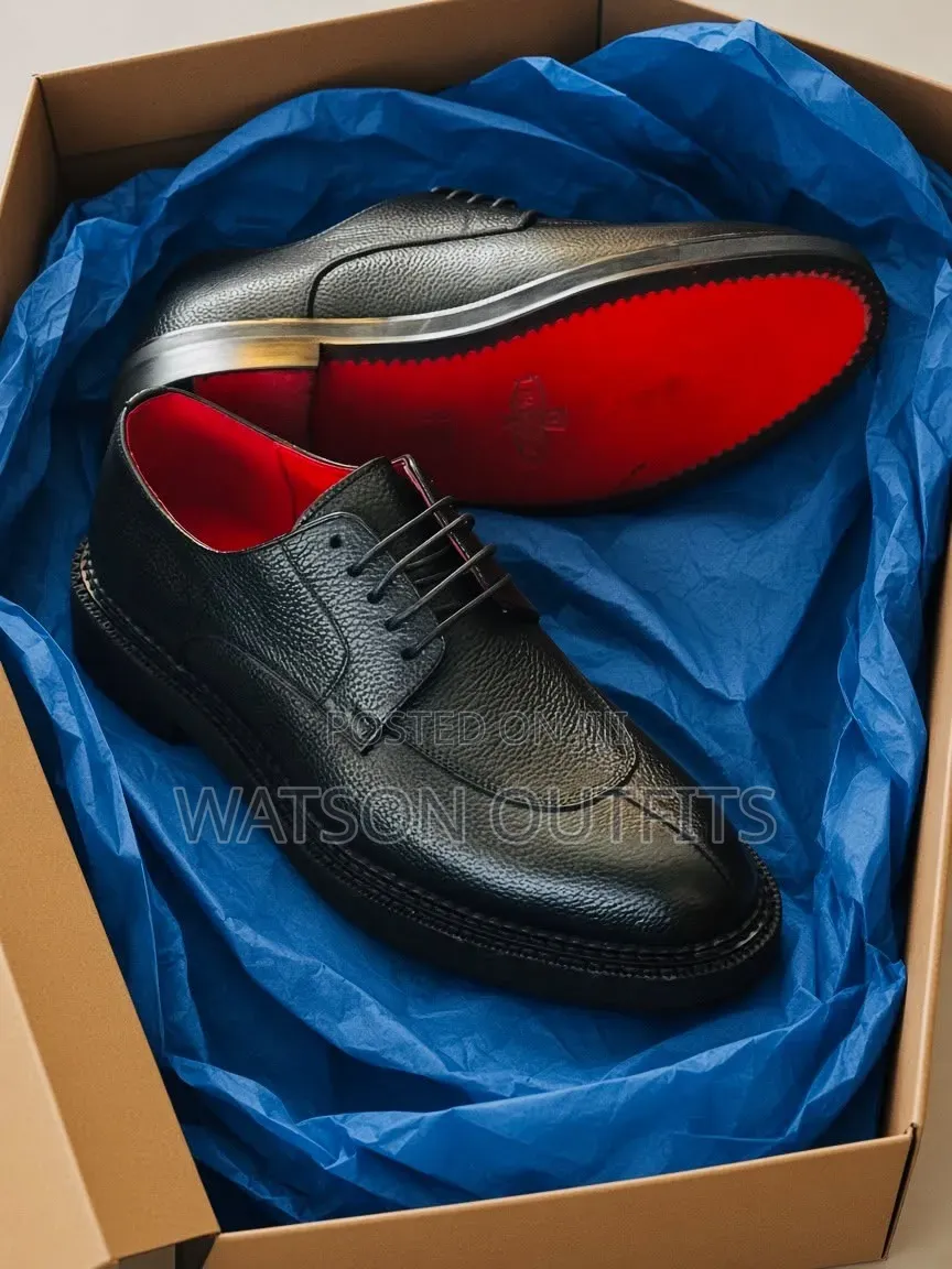 Men's Leather Shoes in Black Clarks Design