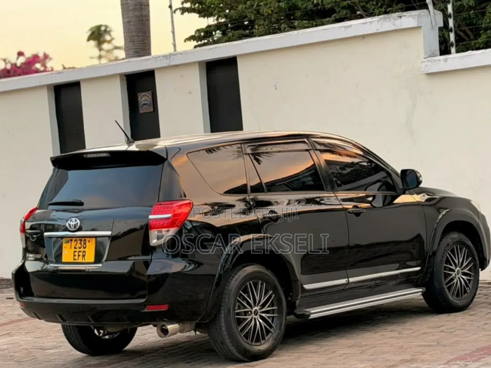 Toyota Vanguard 2012 Black