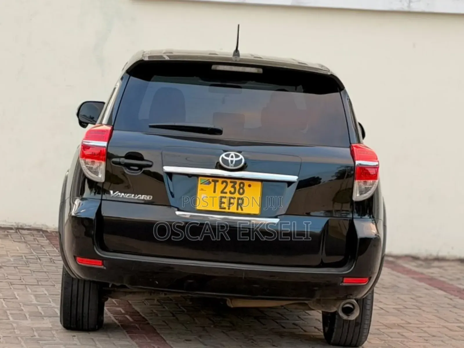 Toyota Vanguard 2012 Black