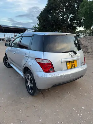 Toyota IST 2004 Silver