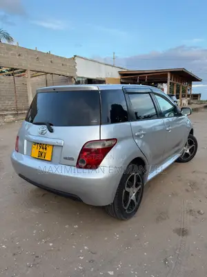 Toyota IST 2004 Silver